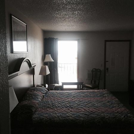 Country Inn Bolivar Bagian luar foto