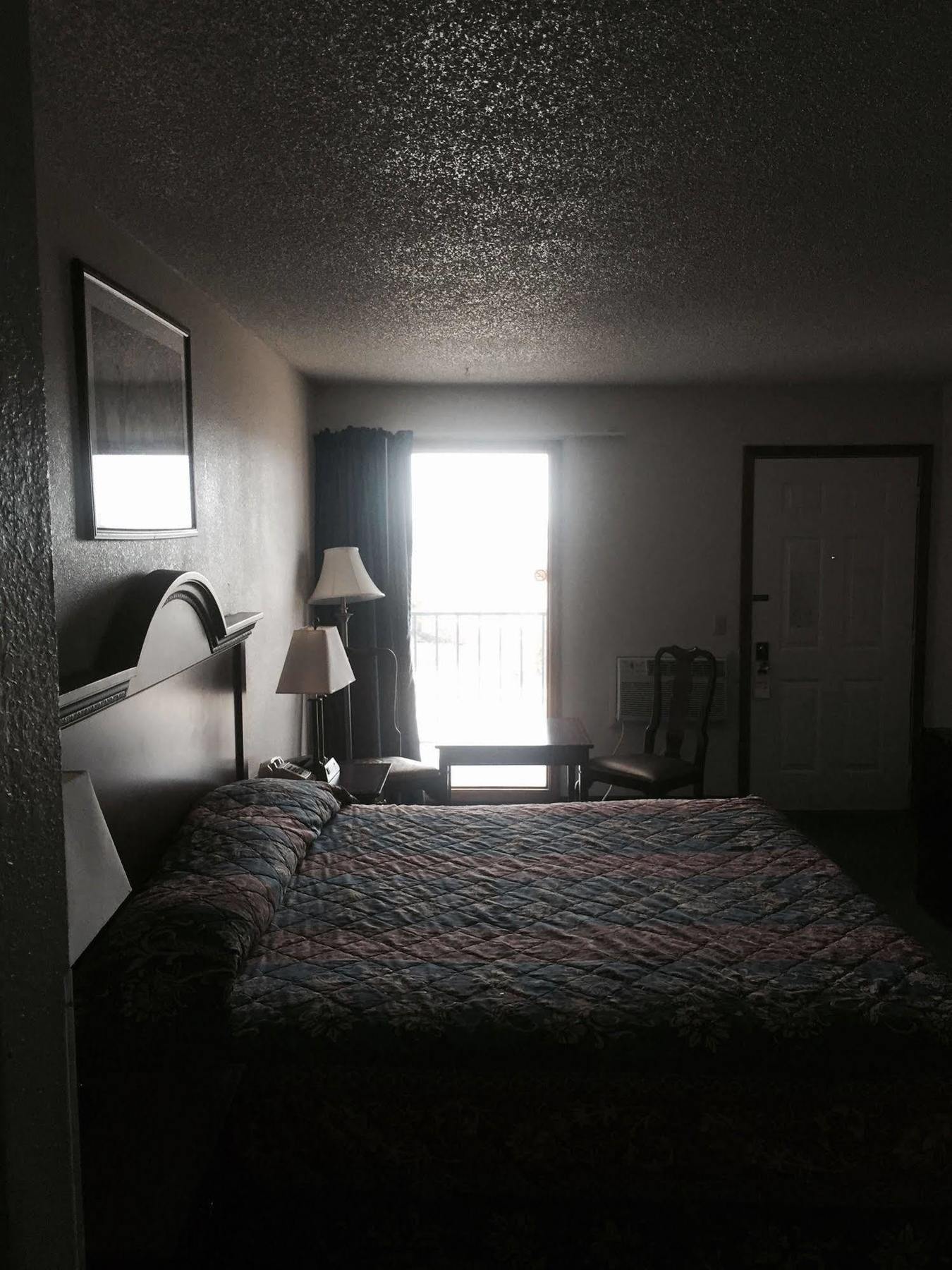 Country Inn Bolivar Bagian luar foto