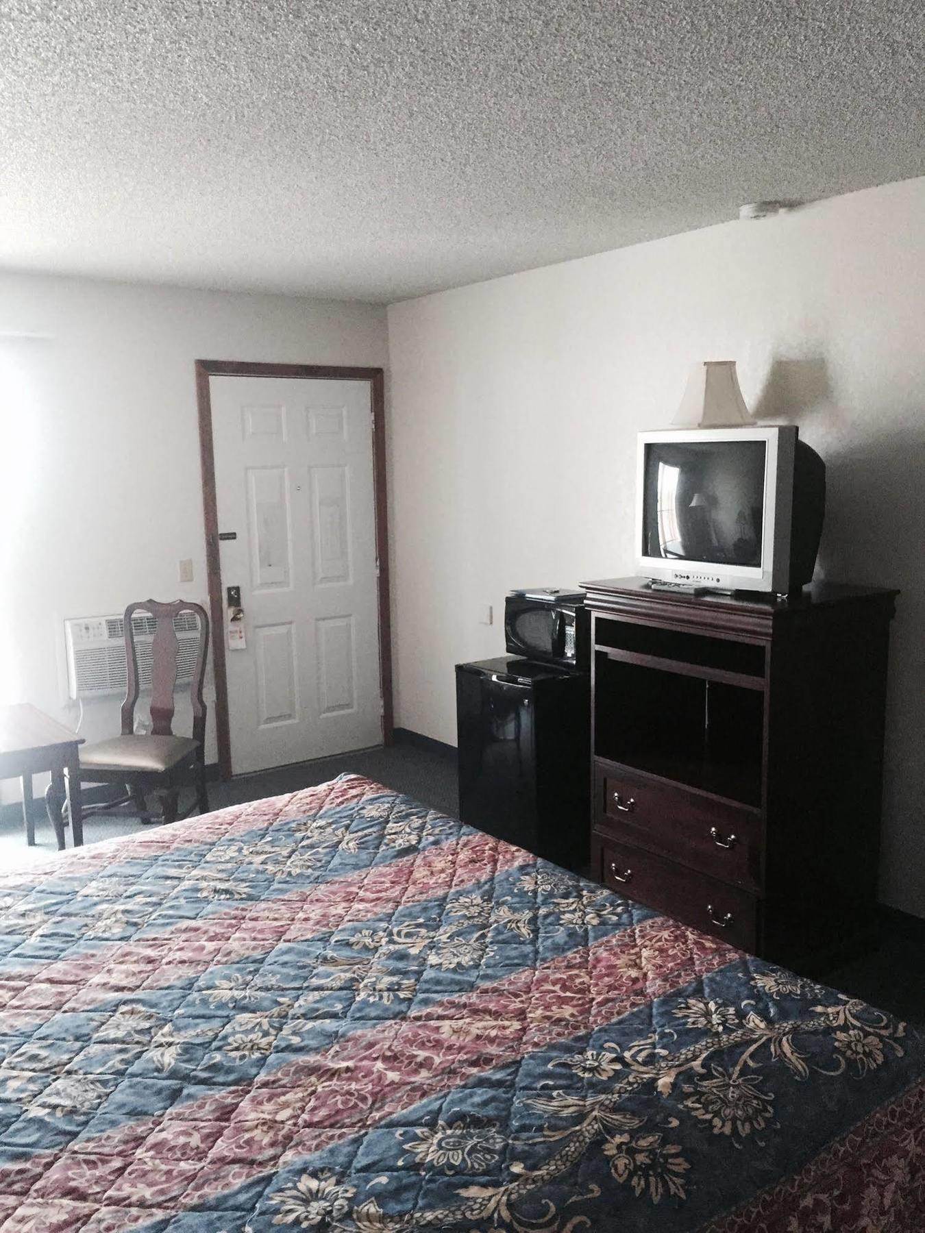 Country Inn Bolivar Bagian luar foto